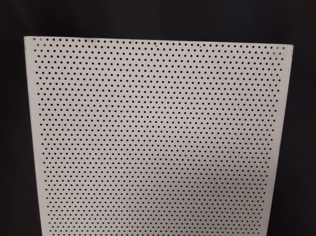 Faux plafond bac acier Blanc perforé- lame