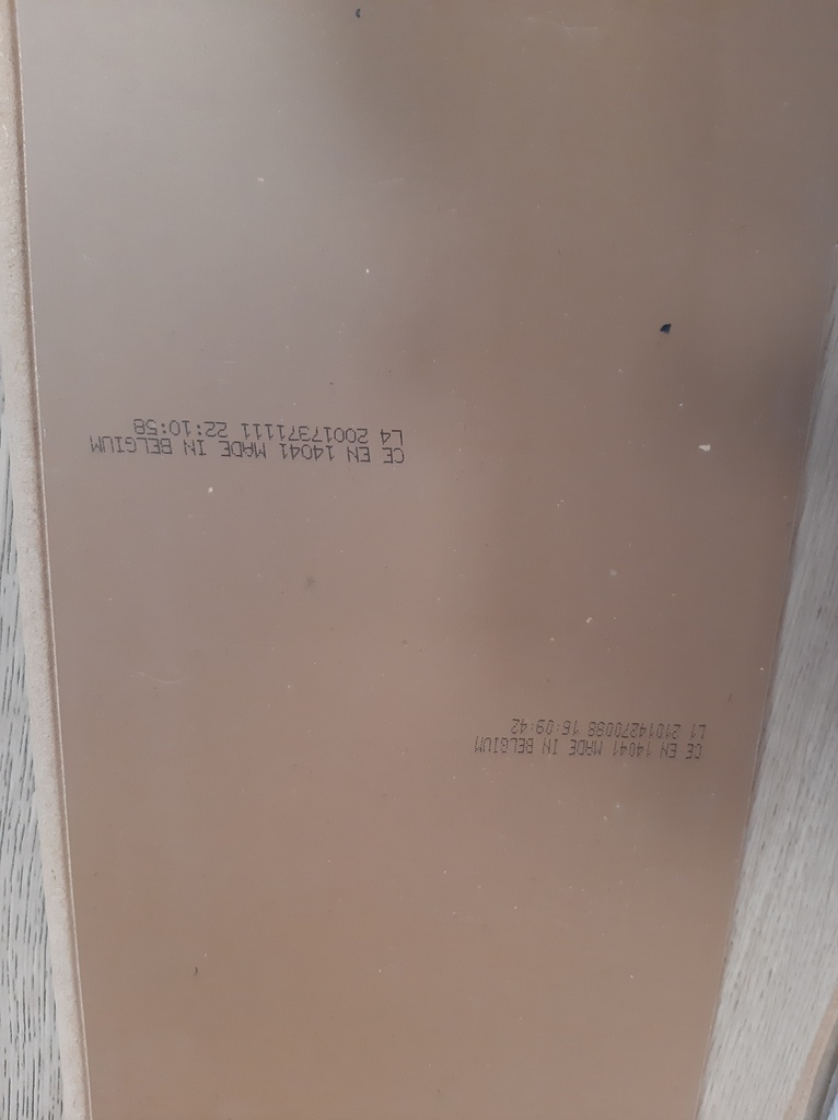 Parquet stratifié médium en lame