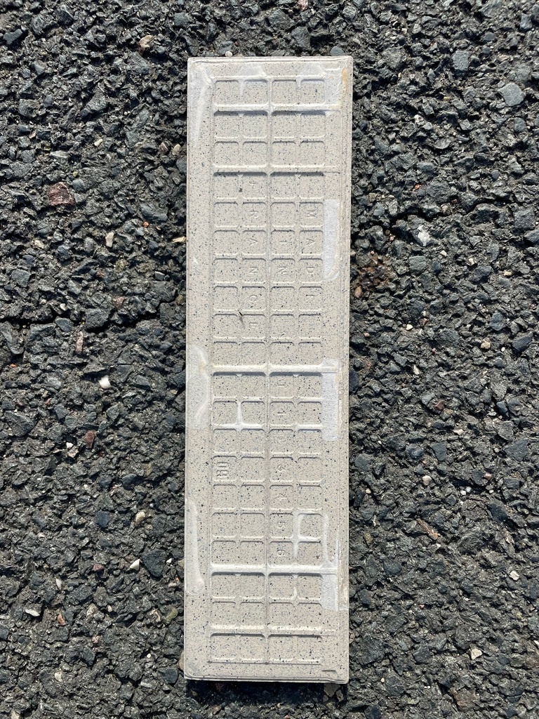 PLINTHE DE CARRELAGE BEIGE TACHETÉ