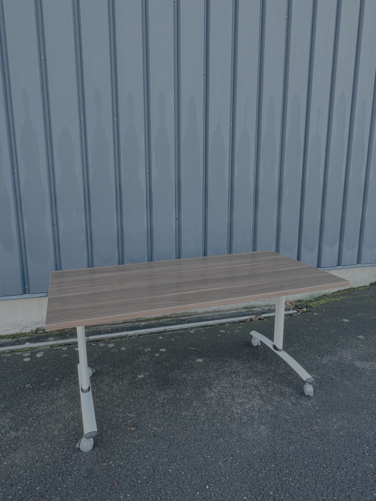 BUREAU SUR ROULETTES