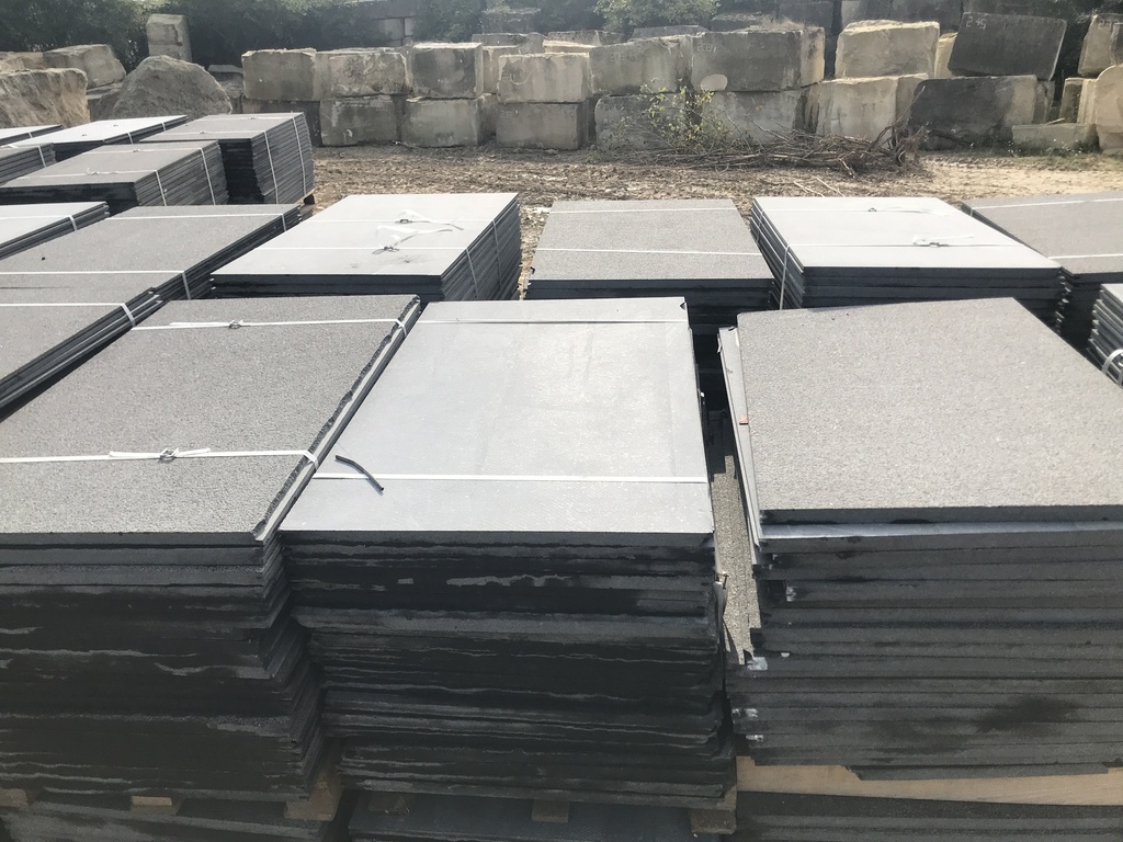 Dalle façade granit noir 1.315*0.80*0.03