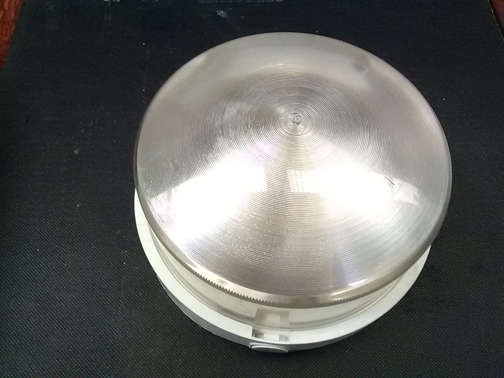 Hublot 62 9w LED E27 3000K IP44 IK08 Classe II Lebenoid