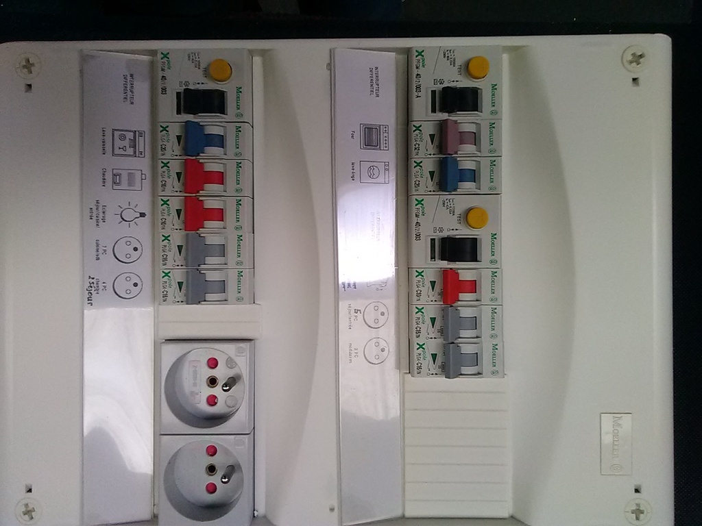 Tableau électrique précablé 2 lignes Moeller/Eaton