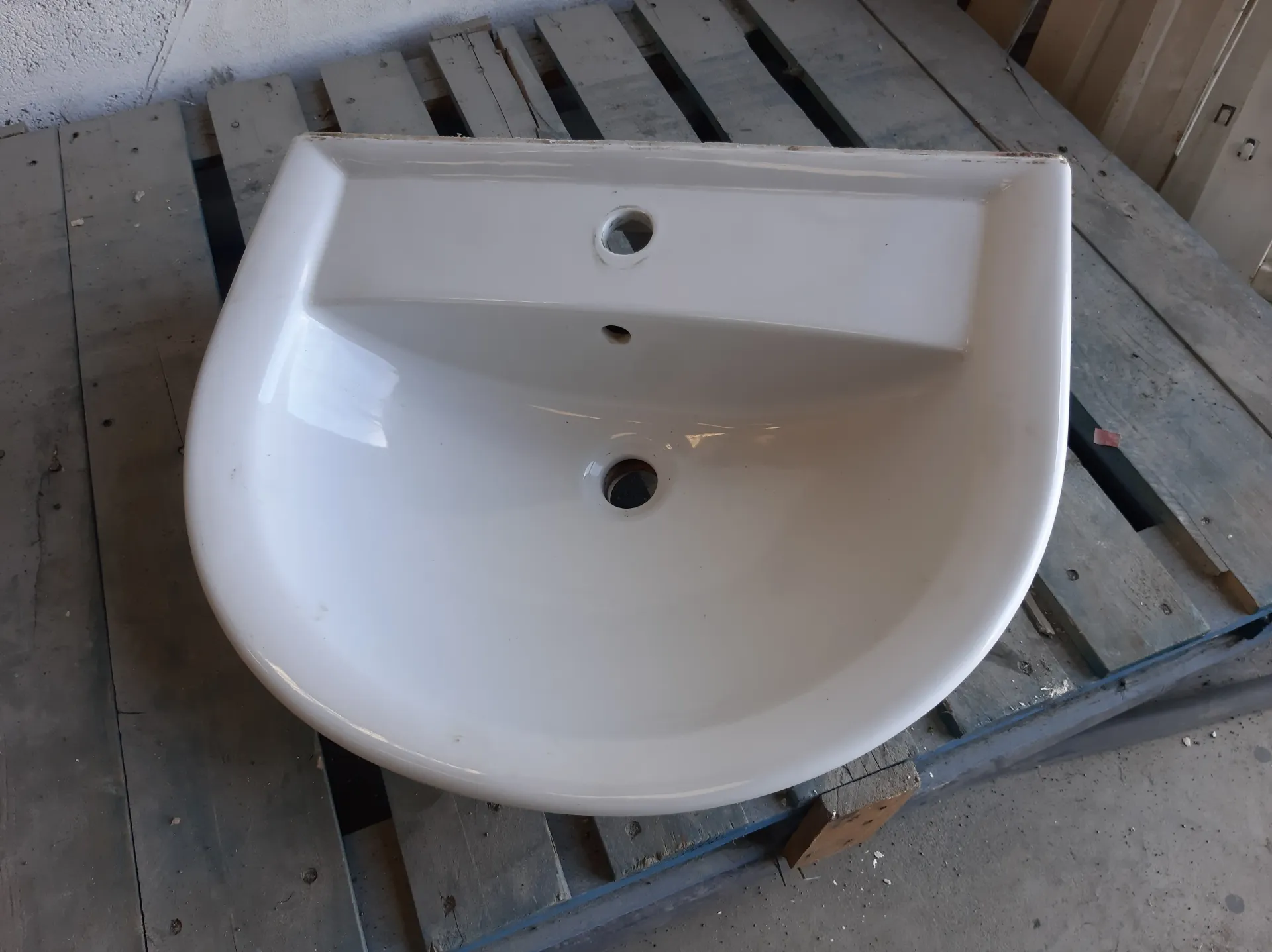 Lavabo mural sans marque