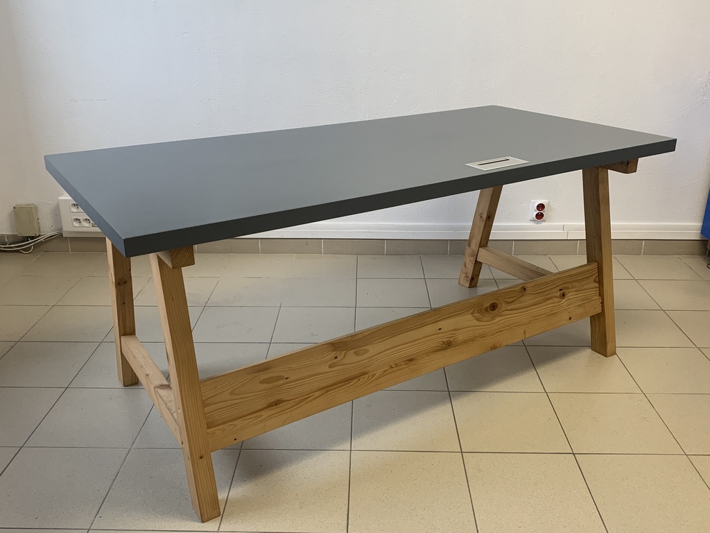 Bureau LPC piètement bois 83*200