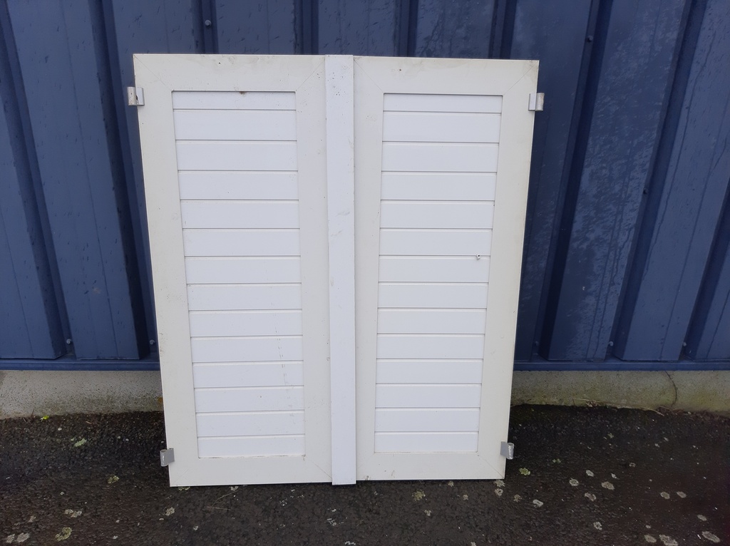 VOLETS BATTANTS PVC BLANCS