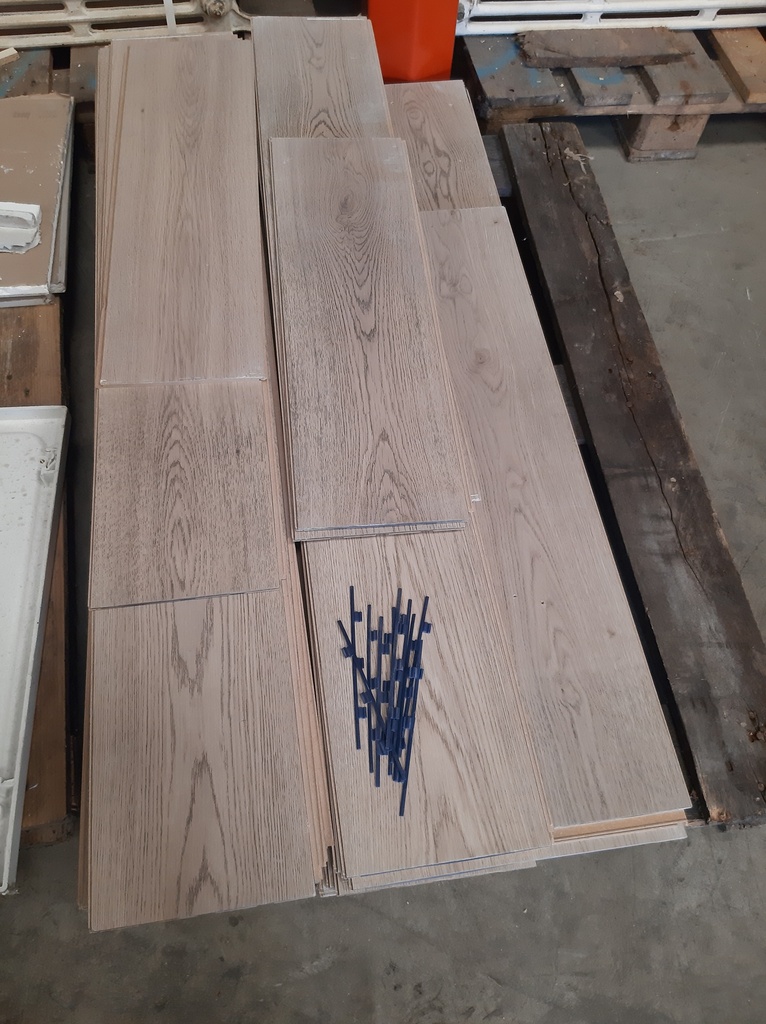Parquet stratifié médium en lame