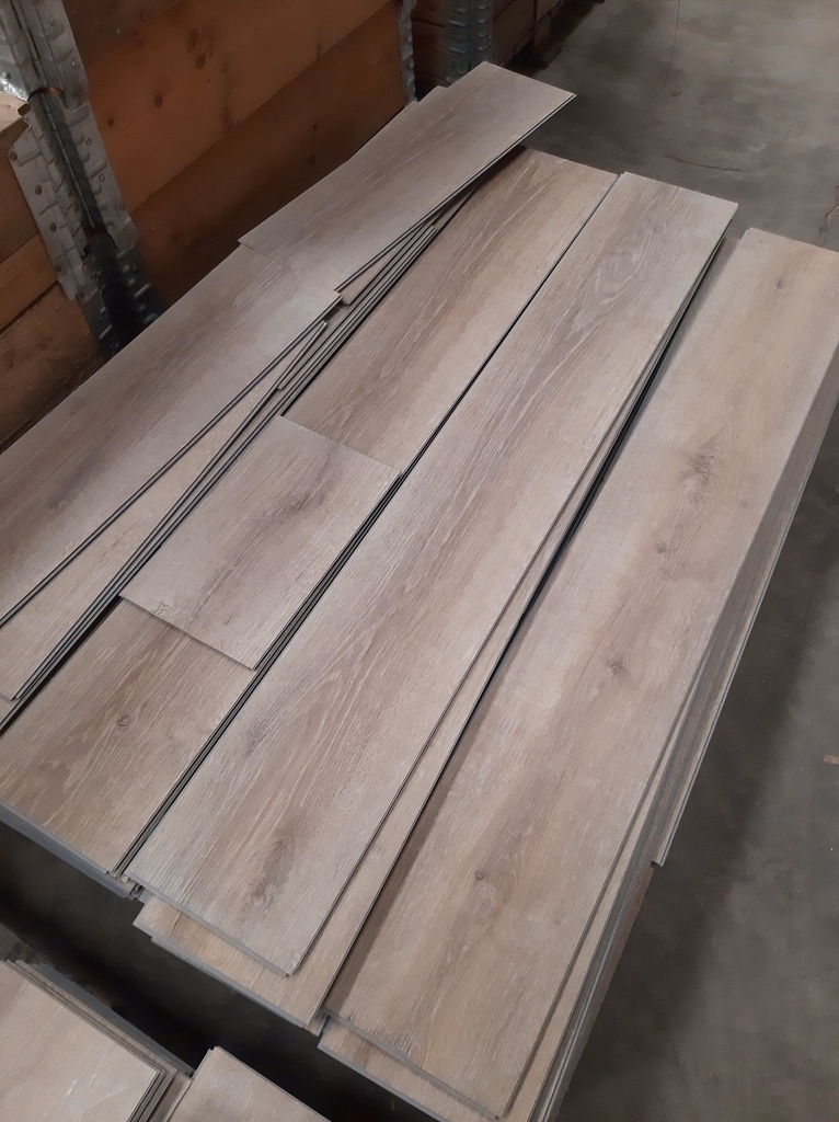 Parquet en lames PVC avec sous-couche acoustique