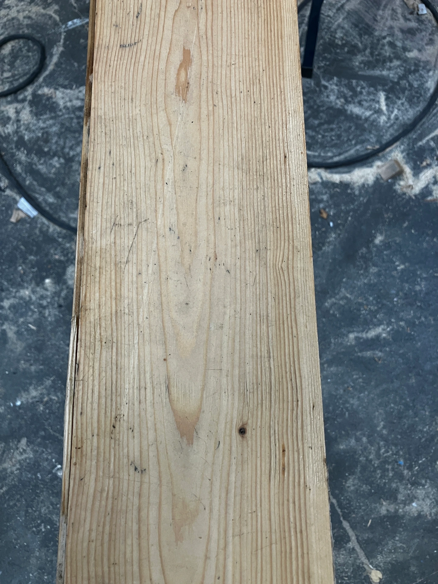 Parquet massif épicéa 135*2400 mm