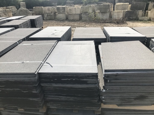 Dalle façade granit noir 1.315*0.80*0.03